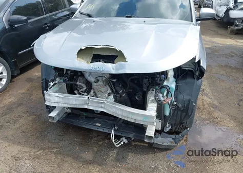 2019 Jeep Compass Latitude 4X4 from USA, damaged, VIN 3C4NJDBB1KT682739